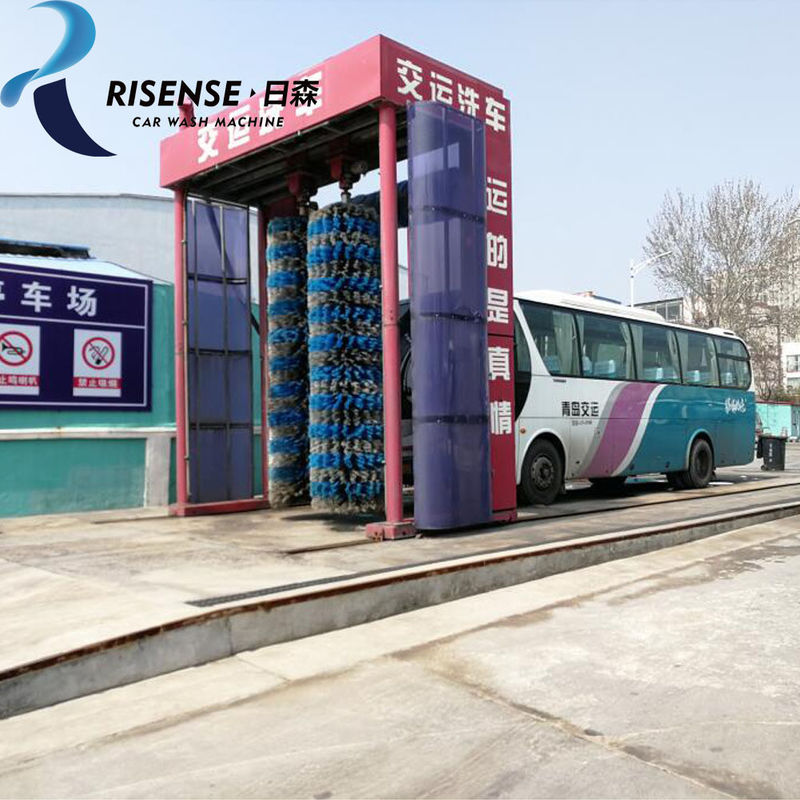 CB730 Autobús de lavado con tres pinceles de tensión principal 380V tecnología avanzada
